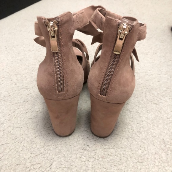 Bow details heels - Picture 3 of 3